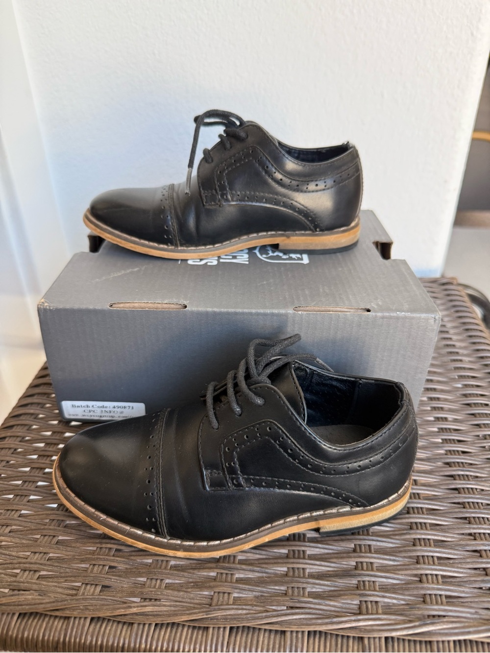 Stacy Adams Black Leather Lace-Up Oxford with Tan Welt